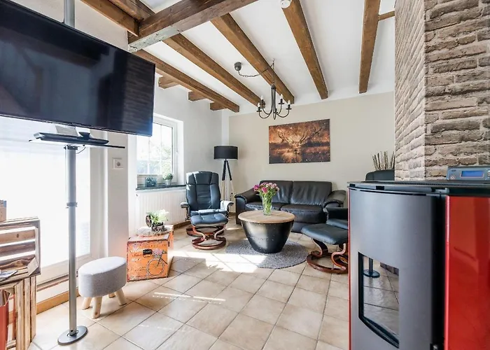 Semesterbostad Haus Felsberg *